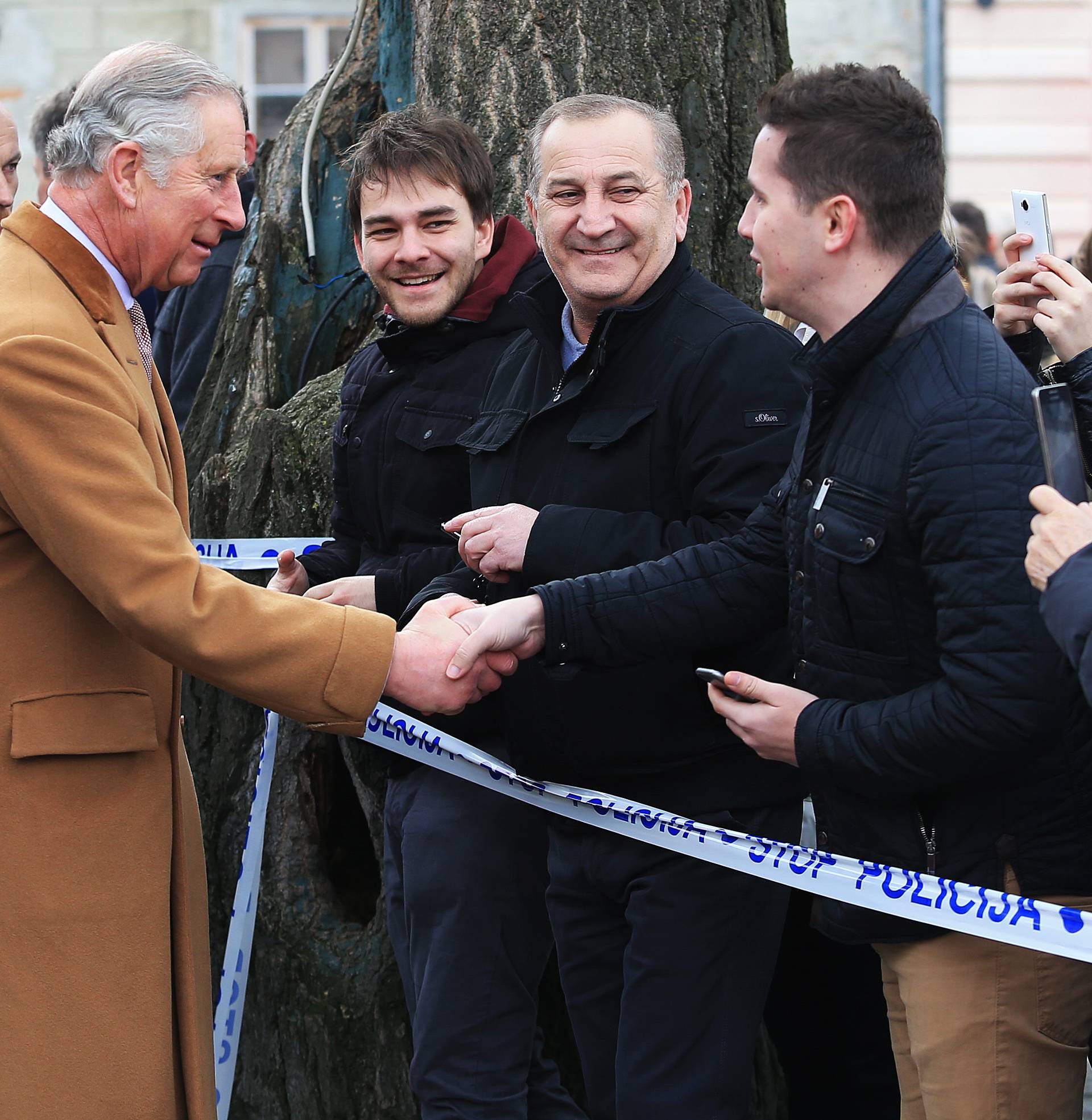 Charles i Camilla u Osijeku: Na trgu ih je dočekalo 2000 ljudi