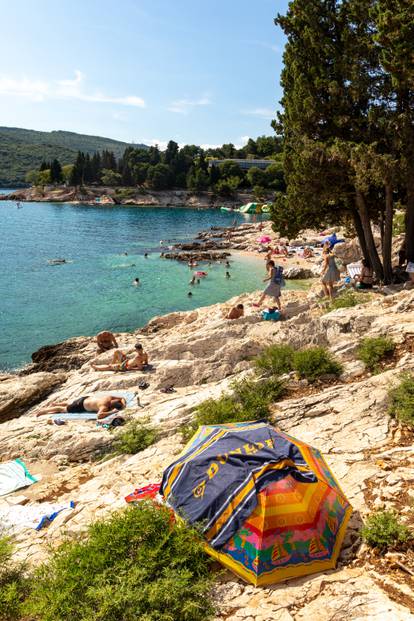 Rabac: Zbog pandemije koronavirusa plaže su ostale poluprazne