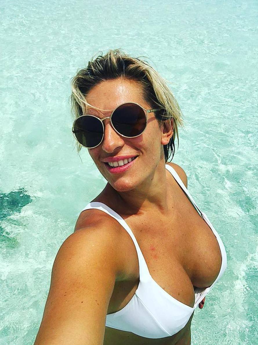 Nika Fleiss ne može dočekati ljeto! Obukla kupaći pa pozirala na luftiću: 'Otvaranje sezone...'