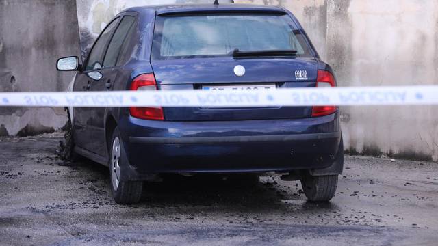 U Solinu rano jutros izbio požar na  automobilu, na mjestu događaja policija radi očevid