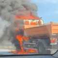 DRAMATI&Ccaron;NA SNIMKA Kamion izgorio na A4 &ccaron;vor Zagreb Istok