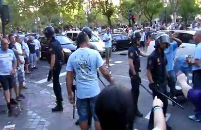 Pogledajte kako je španjolska policija mlatila navijače Cityja
