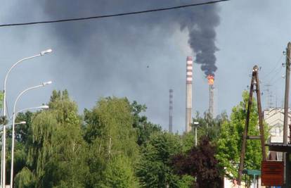Dva radnika teško stradala u požaru u rafineriji Sisak