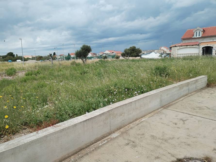 Očajni stanovnici i vikendaši Krapnja: U prirodnoj uvali žele graditi molove i teniske terene