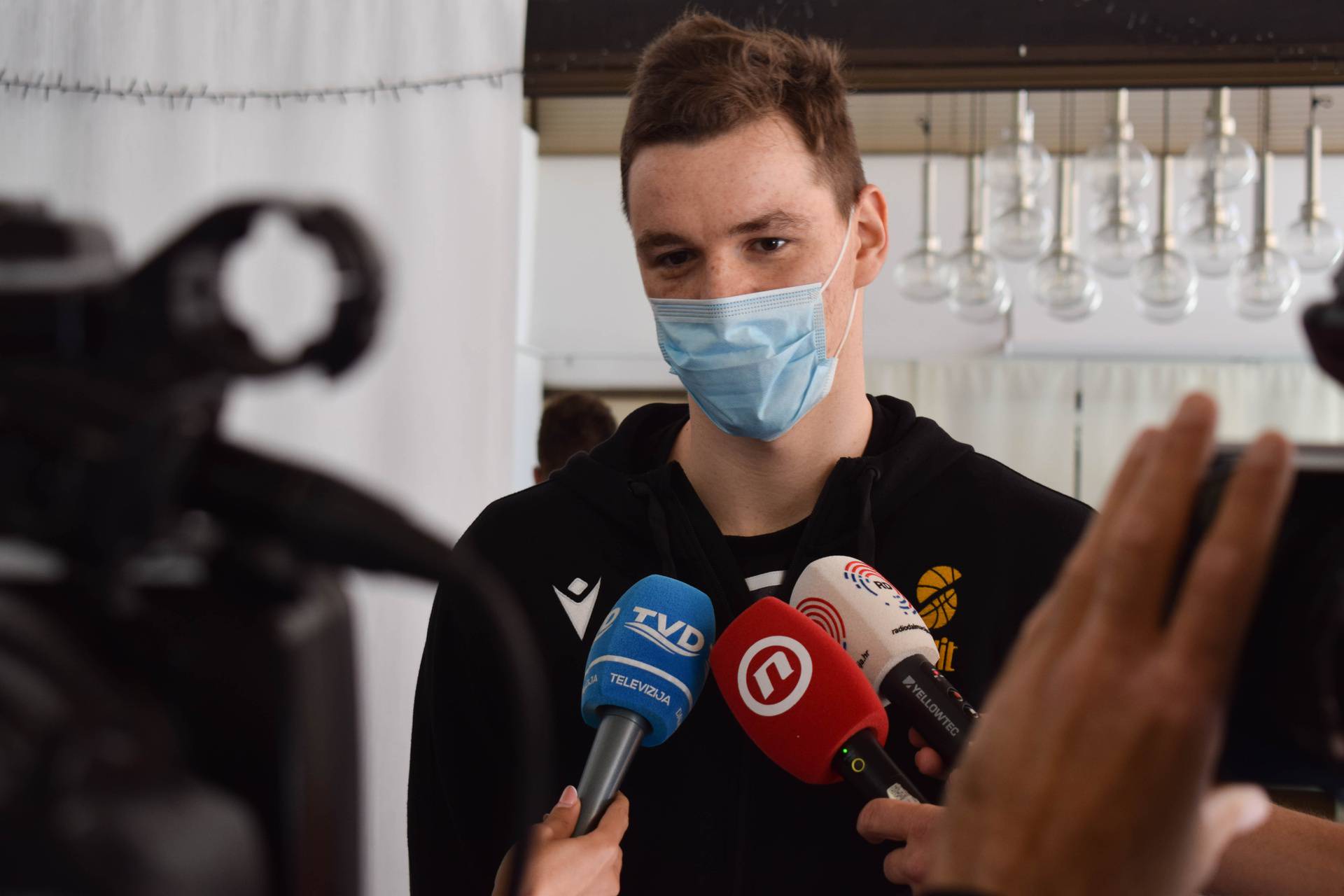 Sportski novinari i sportaši opet pomažu, krv dao i Pero Metličić!
