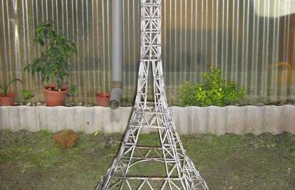 Od starog željeza u garaži je napravio Eiffelov toranj
