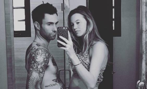 Tko je 'trudniji': Adam Levine objavio 'fotku' sa suprugom