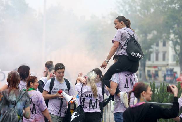 Rijeka: Maturanti srednjih škola širom grada slave kraj srednjoškolskog obrazovanja