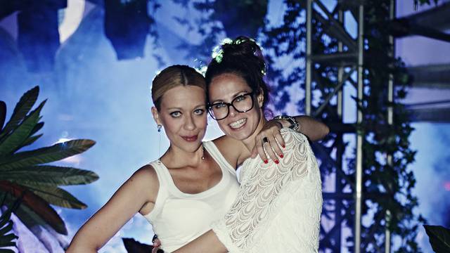 I. Nanut i Mia Kovačić partijaju u beach klubu NOA na Zrću