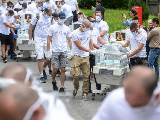 Zagreb: Primopredaja inkubatora kupljenih u sklopu akcije "Vratimo Palčiće u Petrovu"