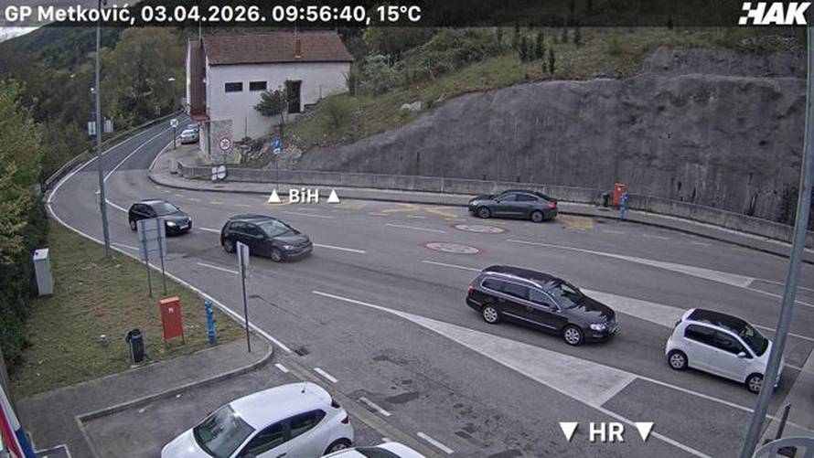 FOTO Na granicama višesatne kolone uoči uskrsnog vikenda