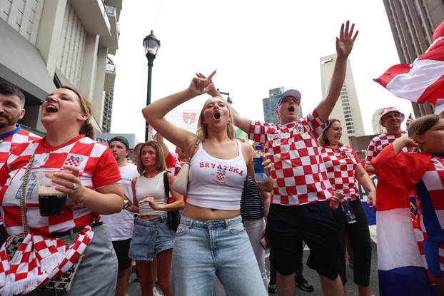 SP 2026 Philadelphia: Navijači se okupljaju prije razvijanja hrvatske zastave uoči utakmice s Ganom