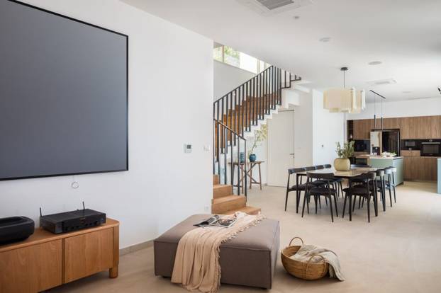 Bazen, sauna, teretana i dvije plaže na 'par koraka' - evo što sve nudi raskošna vila u Omišu