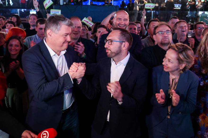 Oduševljenje u stožeru stranke Možemo! i SDP-a nakon prvih rezultata