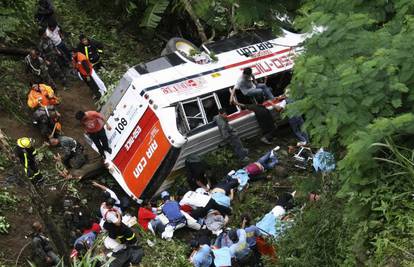 Filipini: Autobus izletio u provaliju, poginulo 39 ljudi