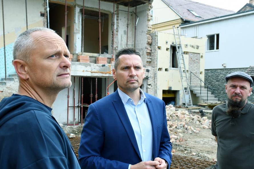 Sisak: Obilazak radova obnove Gradskog muzeja i dvorišnog prostora