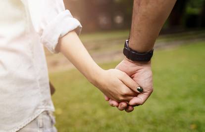 Kako se držite za ruke sa svojim partnerom? To može puno toga otkriti o vašoj ljubavnoj vezi