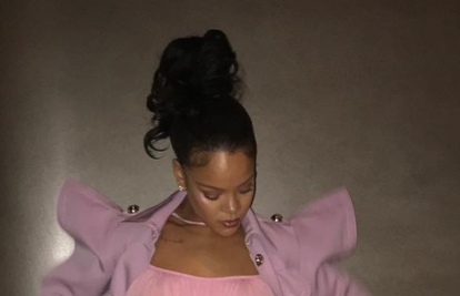 Nosi prozirno: Rihanna nakon dugo vremena pokazala grudi