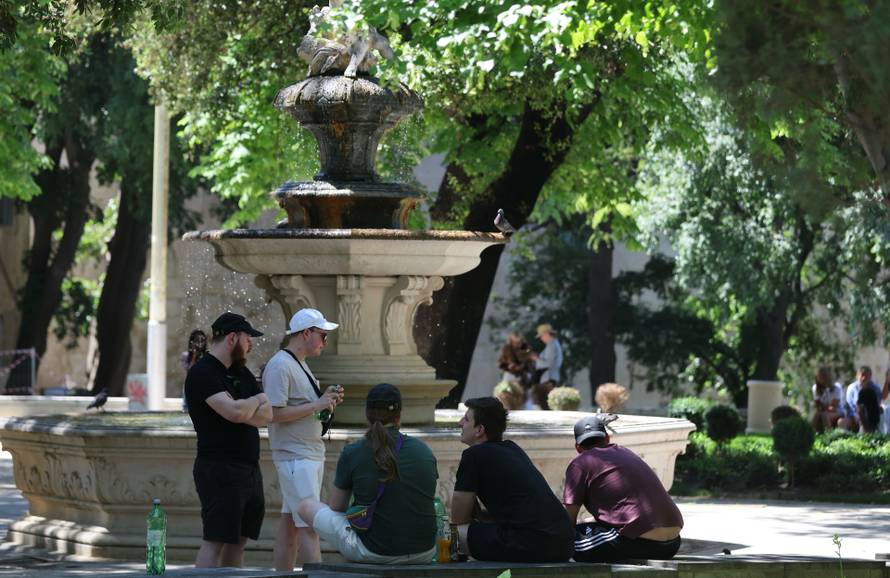 Splitske plaže pune su kupača 