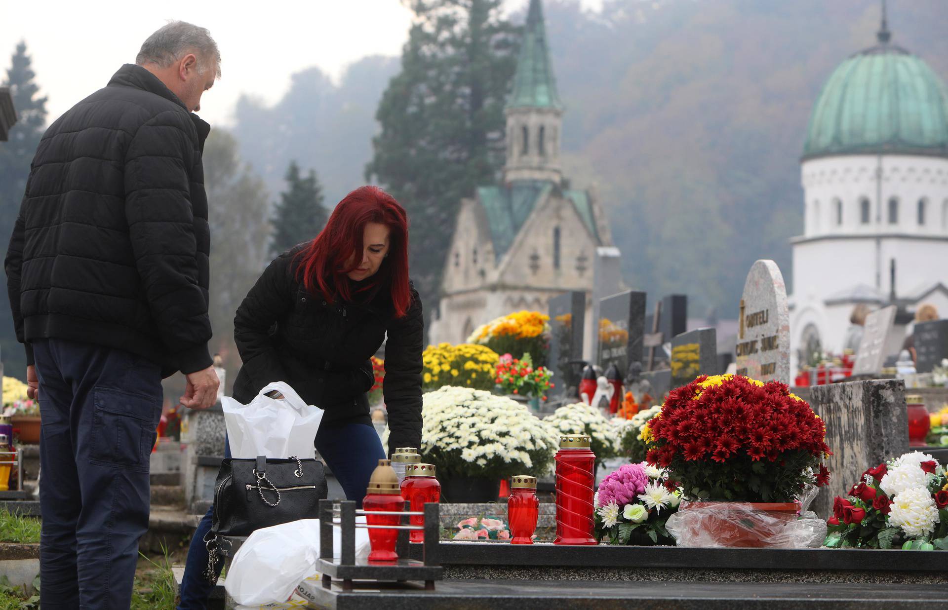 Blagdan je Svih svetih: Brojni građani posjećuju groblja