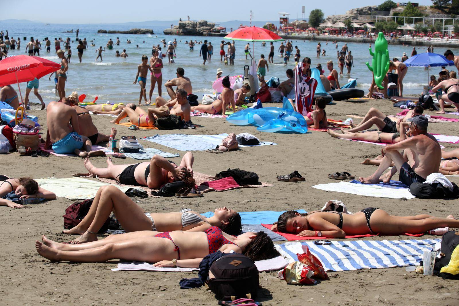 Split: Prepuna plaÅ¾a BaÄvice na udarni ljetni turistiÄki vikend