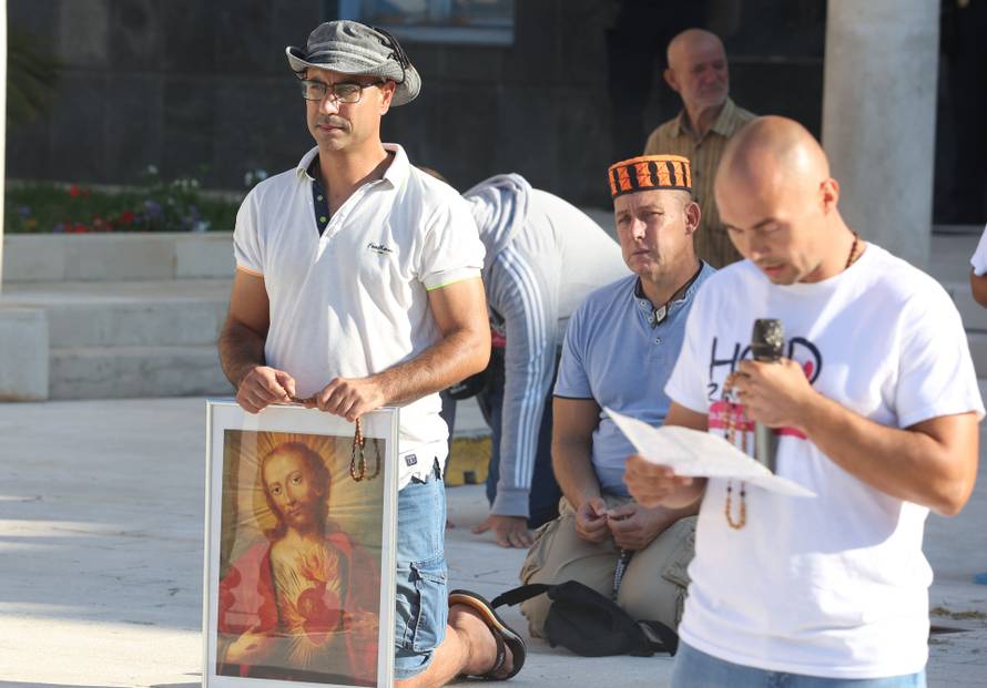 Šibenik: Molitelji na gradskim trgovima prve subote u mjesecu