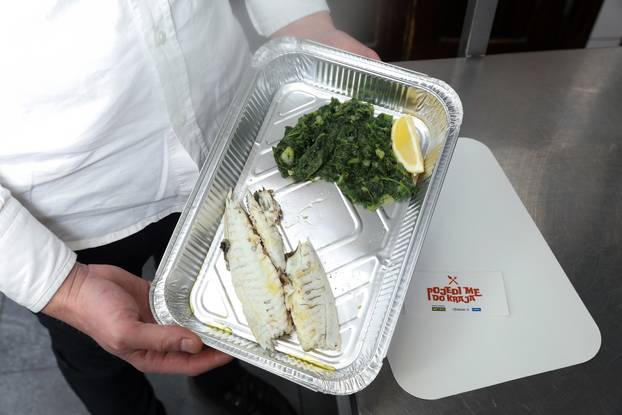 Pakiranje ostatka obroka za doma