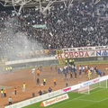 VIDEO Igrači Hajduka otišli pred Torcidu. Sjever šuti, istok navija