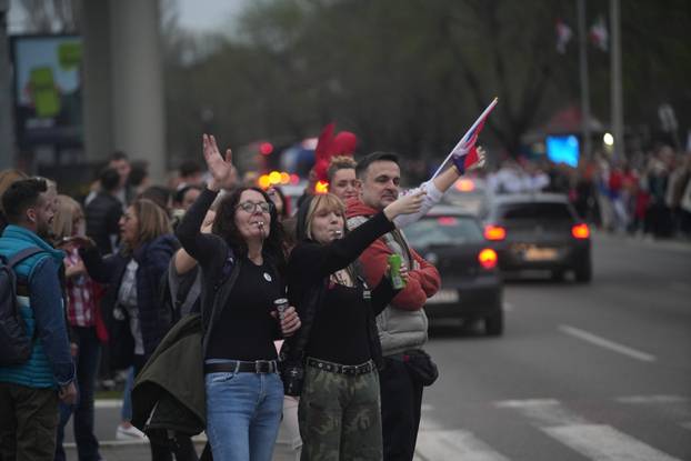 Beograd: Građani su se okupili kako bi dočekali studente iz Zapadne Srbije
