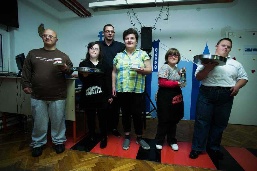 Down konobari: Ljubav i sreća u vinkovačkom Buba Baru