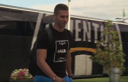 Pjaca odradio 1. trening, Mario Mandžukić pozirao s Alvesom