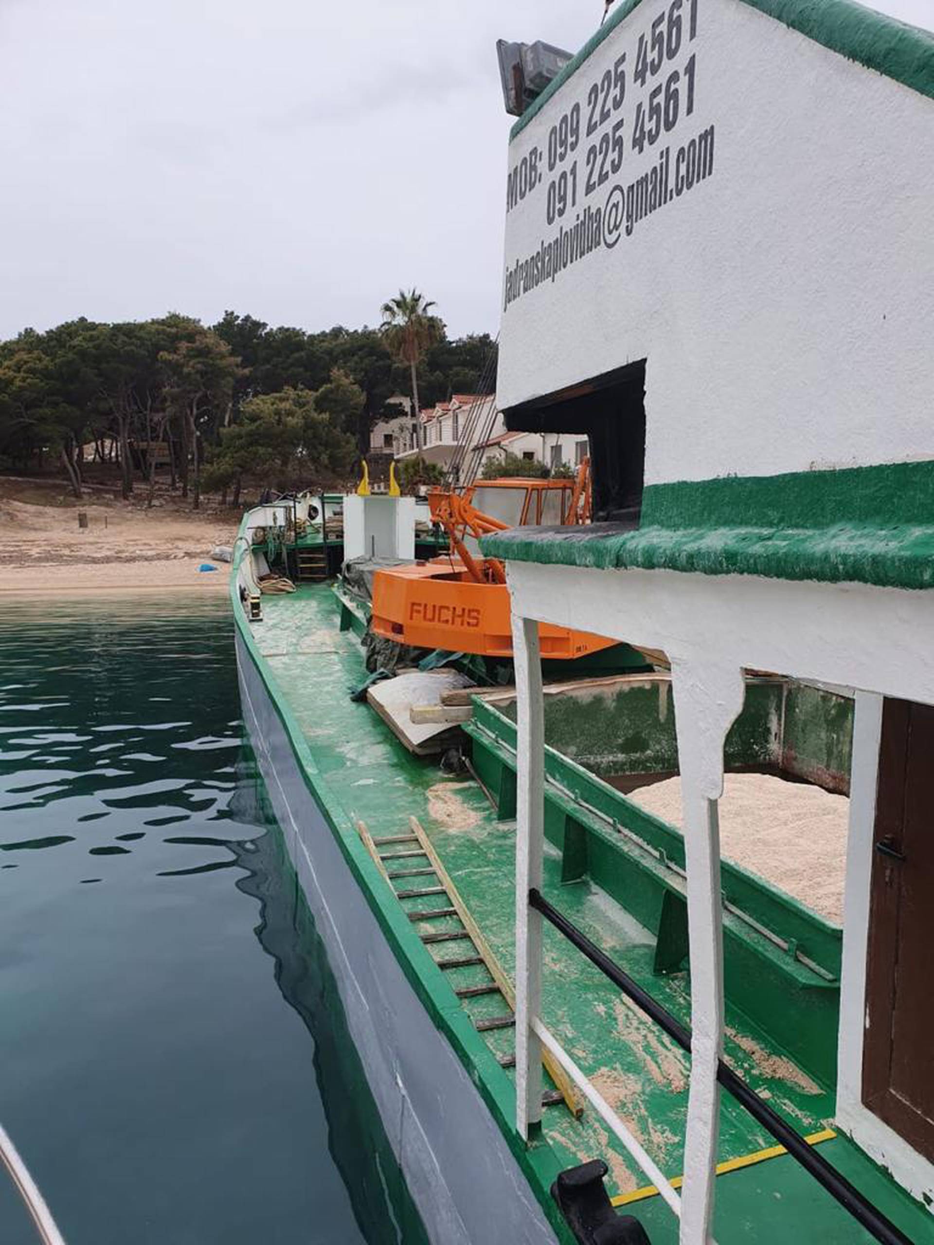 Mađari 'izorali'  Todorićev otok i sagradili 9 bungalova. I ne staju