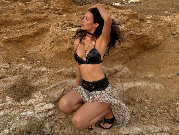 FOTO Ovo je nova cura Orlanda Blooma? Voli pokazivati grudi, svi kažu da liči na Katy Perry