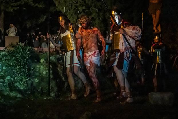 U Imotskom na Cvjetnicu uprizorena „Imotska Muka“, scenski prikaz Muke Gospodina našega Isusa Krista 