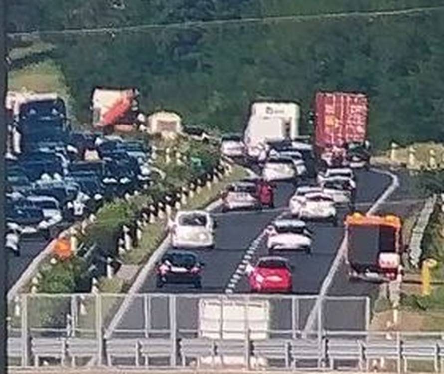 FOTO Kaos na A1: Zbog nesreće stvorila se kolona duga 8 km!