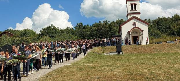 FOTO TUGA U KOTOR VAROŠU Pokopali Draganu (34) koja je poginula u buktinji kod Omiša