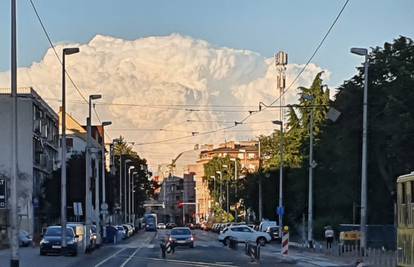 Bijeli oblak nadvio se nad Zagrebom. Na društvenim mrežama se šalili: 'Stigao NLO'