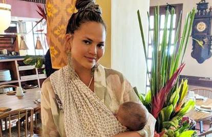 Chrissy Teigen: Normalno nam je pržiti posteljicu na roštilju...