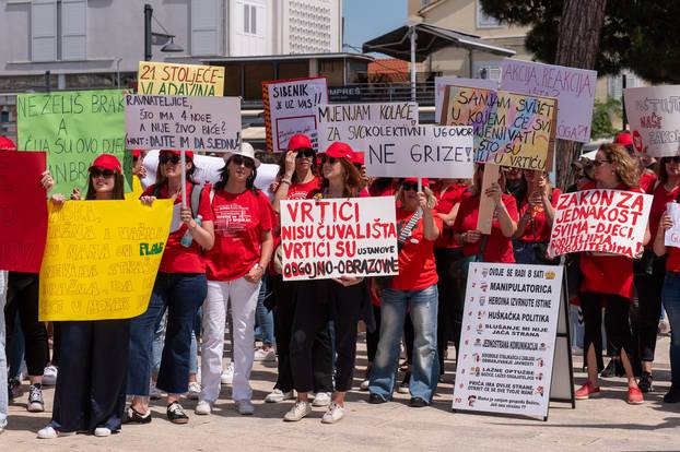 Biograd na Moru: Odgajateljice su održale prosvjed ispred gradske uprave