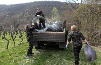 Napokon skidaju žilet-žicu, stavit će panel vrtne ograde