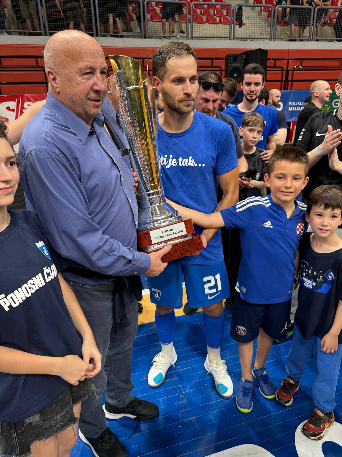 Zajec proslavio s nogometašima Futsal Dinama, adut Olmissuma u suzama: 'Knedla mi je u grlu'