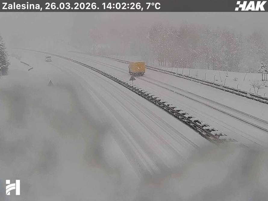 CRVENI METEOALARM Podigli razinu upozorenja za Zagreb! Vjetar ruši stabla po gradu...