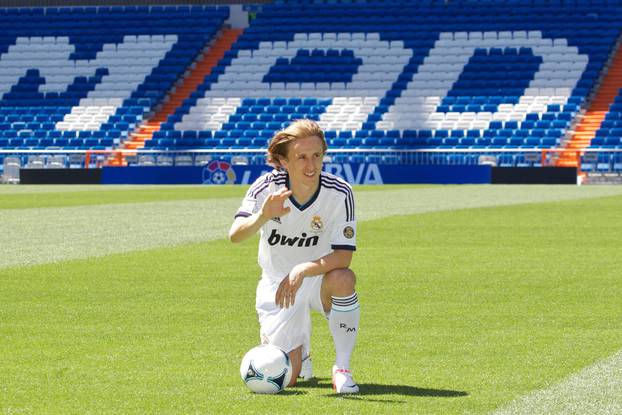 Luka Modri? potpisao petogodišnji ugovor s Real Madridom