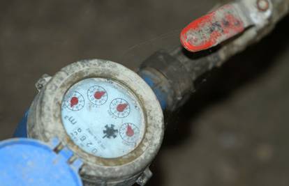 Zaprešić: Baždare vodomjere pa računi za vodu rastu 8 kuna