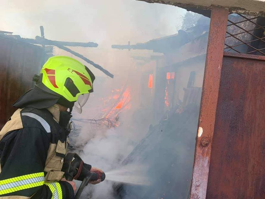 Kod Rovinja netko je namjerno zapalio staru farmu pilića koja je u potpunosti izgorjela