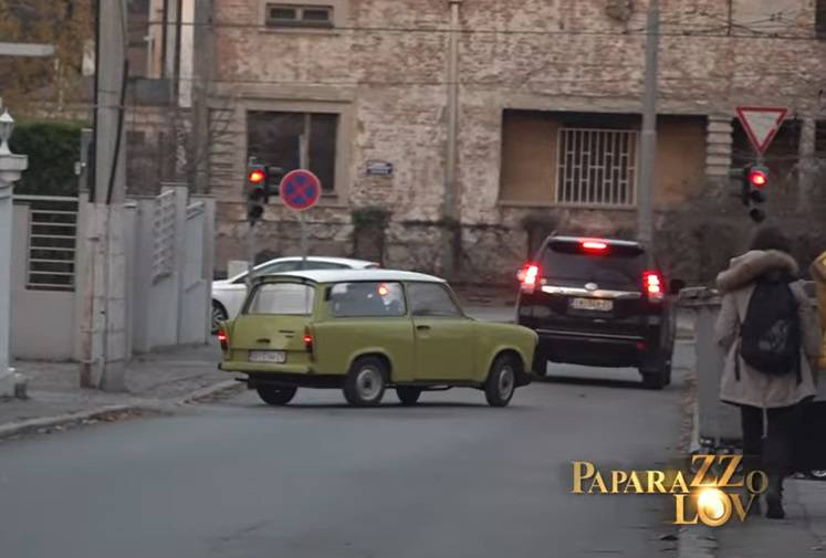 Bregović razgledava skupocjene nekretnine, ali po Beogradu se i dalje vozi u starom Trabantu