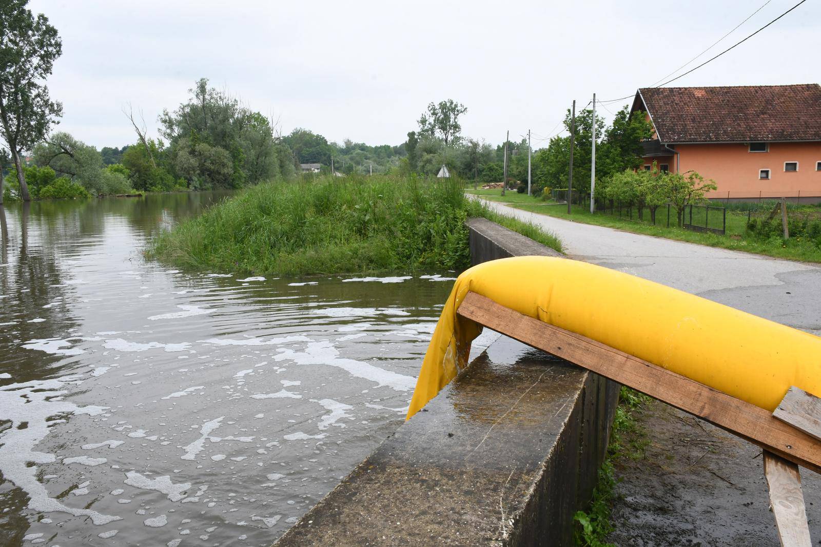 Vodostaj Kupe u Sisačko-moslavačkoj županiji je u opadanju