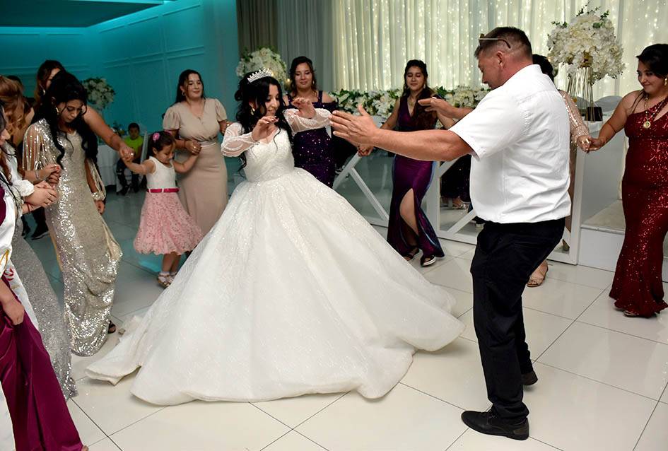 FOTO Svadba u Požegi o kojoj se priča: Mladenku darivali zlatom i eurima, plesalo se do zore...