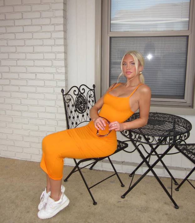 FOTO Otkrili ring djevojke za boksački spektakl. Jedna ima diplomu, druga se već skinula