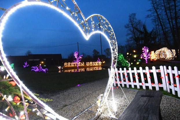 Grabovica: Uskrsna čarolija svjetla by Salaj donosi magičan ugođaj sa preko 60.000 pisanica